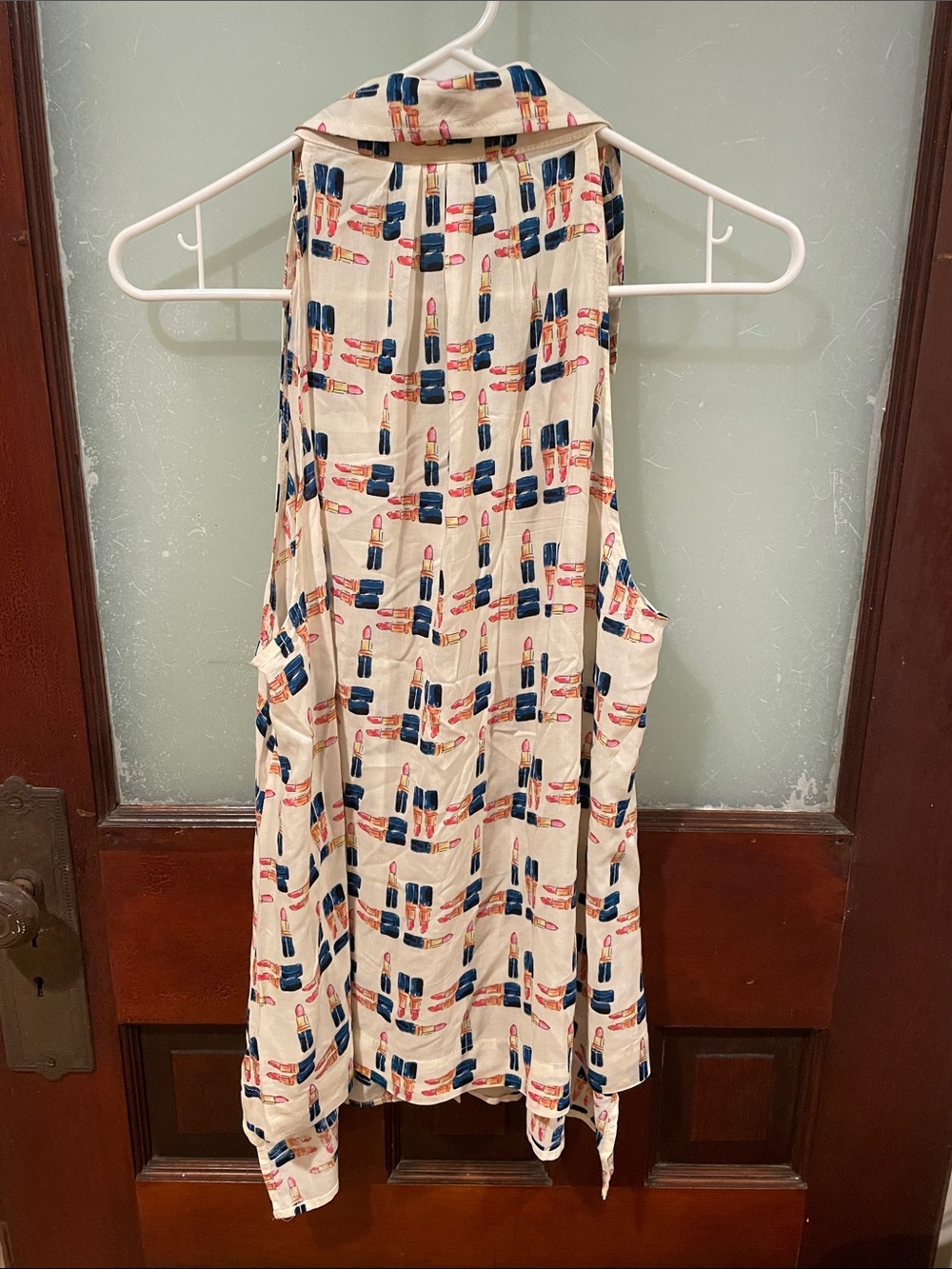 Maeve Cream Sleeveless Button-Front Top with Navy and Coral Lipstick Print - Picture 3 of 3